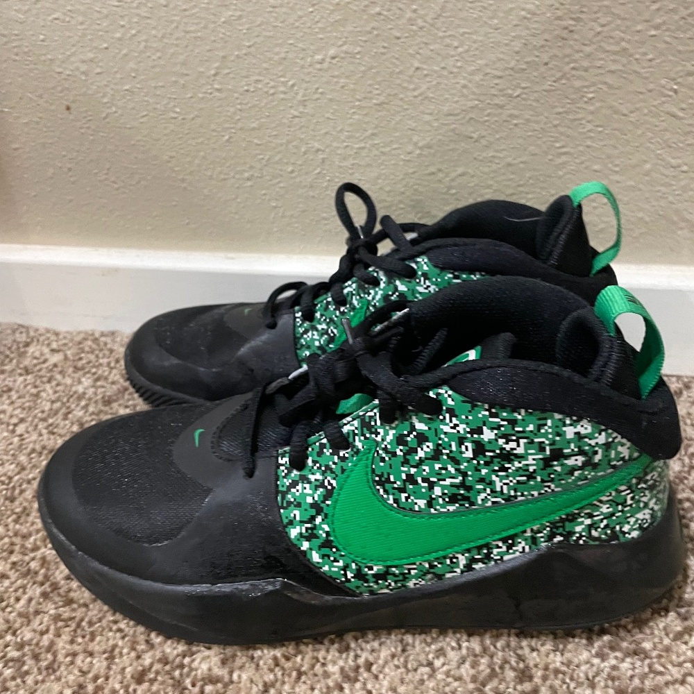 Nike Team Hustle Basketball Shoes